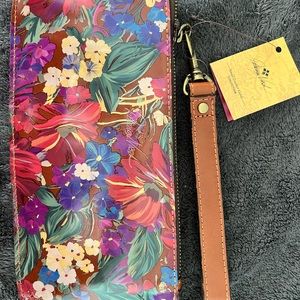 NWT Patricia Nash Genuine Leather Clutch